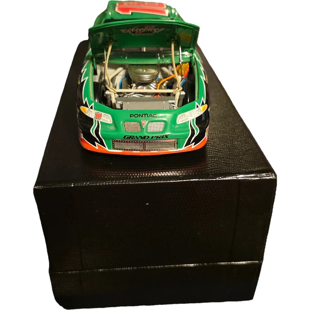 2002 Bobby Labonte 18 Interstate Batteries Pontiac 1/24 Action Elite 0569 Nascar